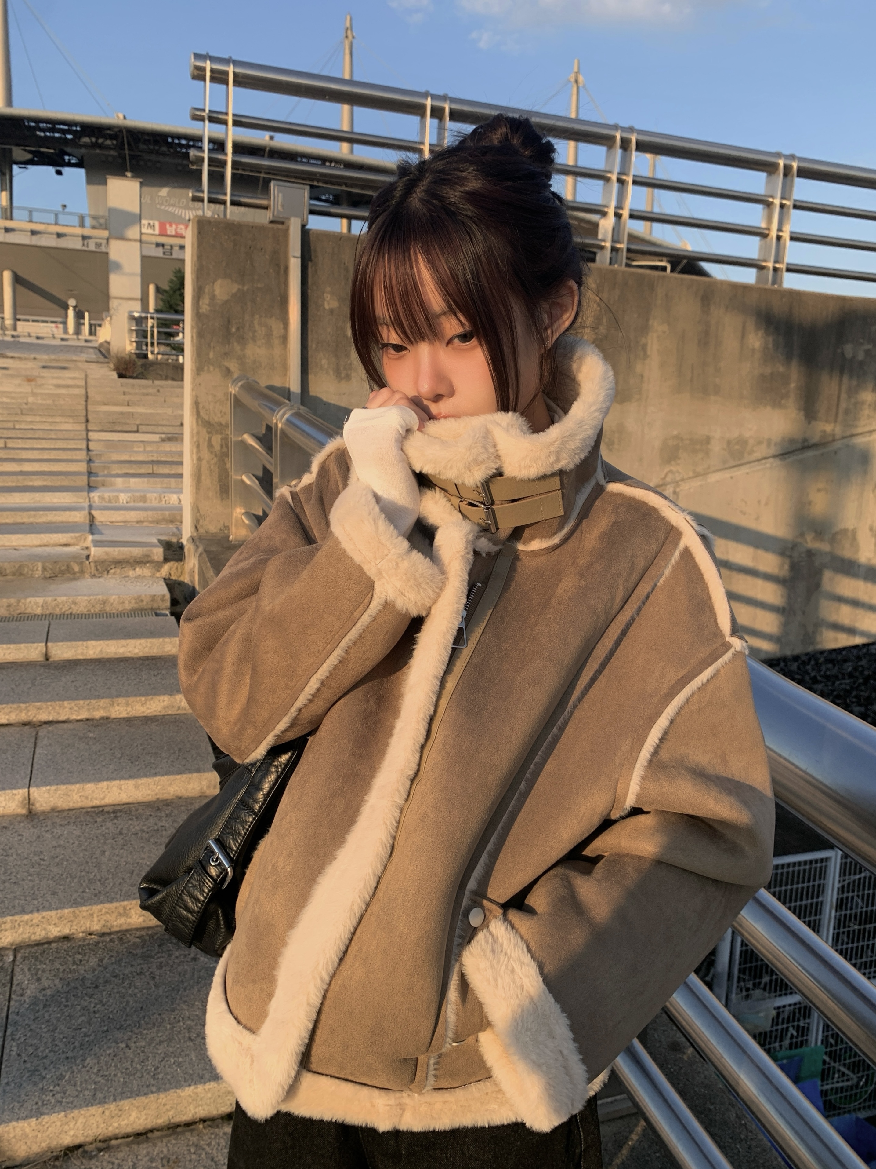 チンストラップ付きスエード調ファームートンジャケット