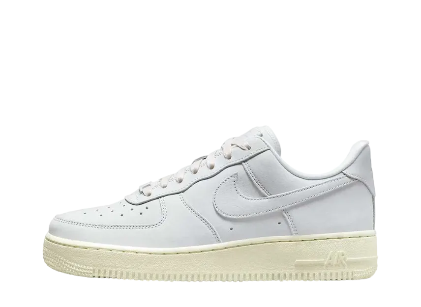 Nike Women's Air Force 1 Premium 