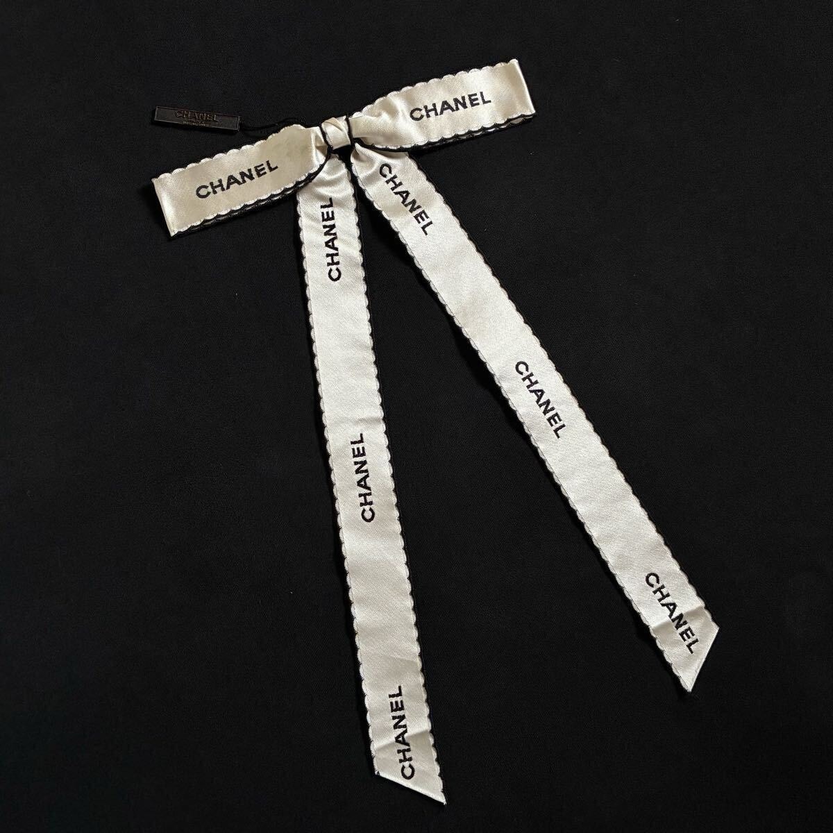 A (未使用に近い)】deadstock フランス製 CHANEL 白黒 リボン ブローチ