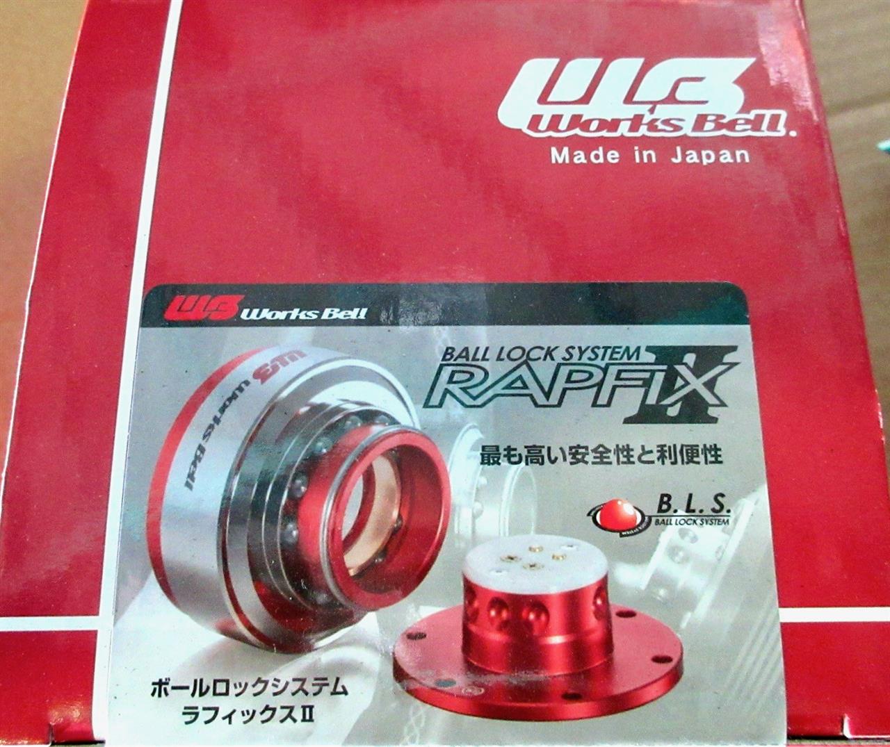 ステアリングを脱着できるようにする“ワークスベル ラフィックスⅡ”を