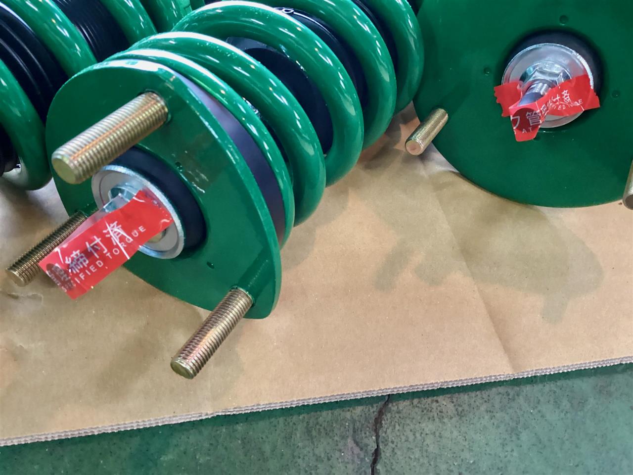 ダンパーからのオイル漏れを契機に車高調を投入。4WDグレードなので