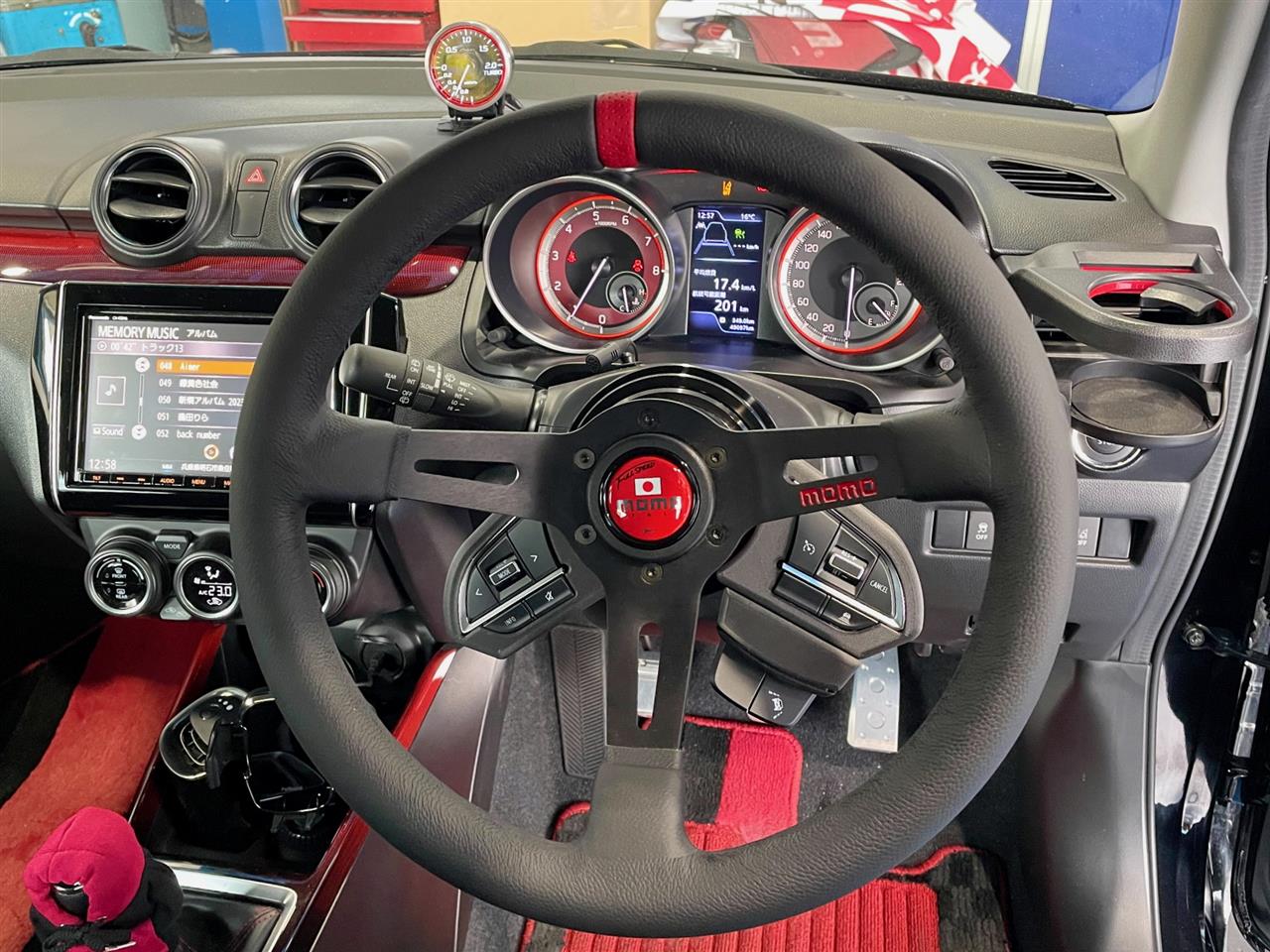 90mmのディープコーンがレーシーな“MOMO FULL SPEED”に交換