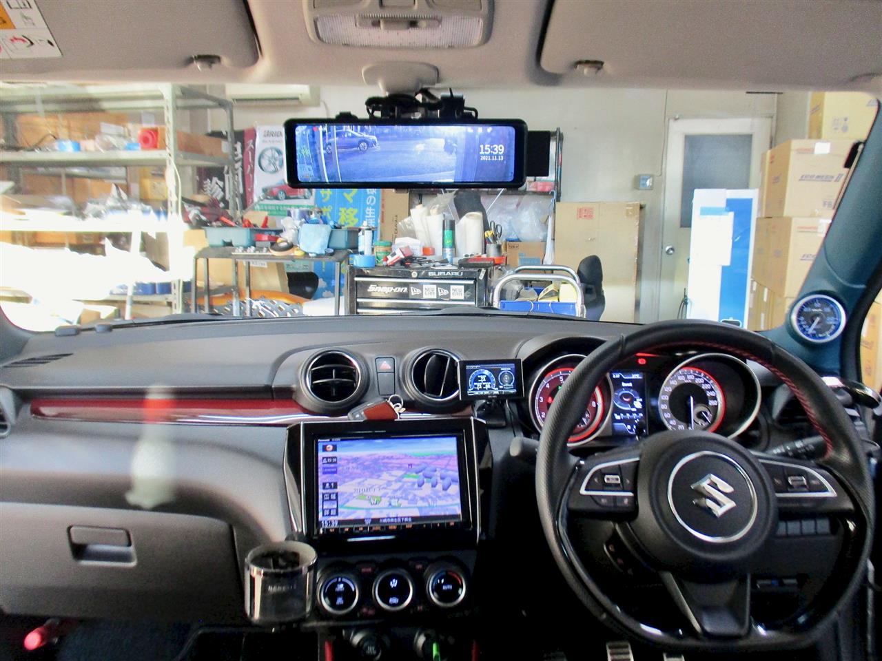 カスタムの仕上げはコレ!! KENWOODのデジタルルームミラー型ドライブ