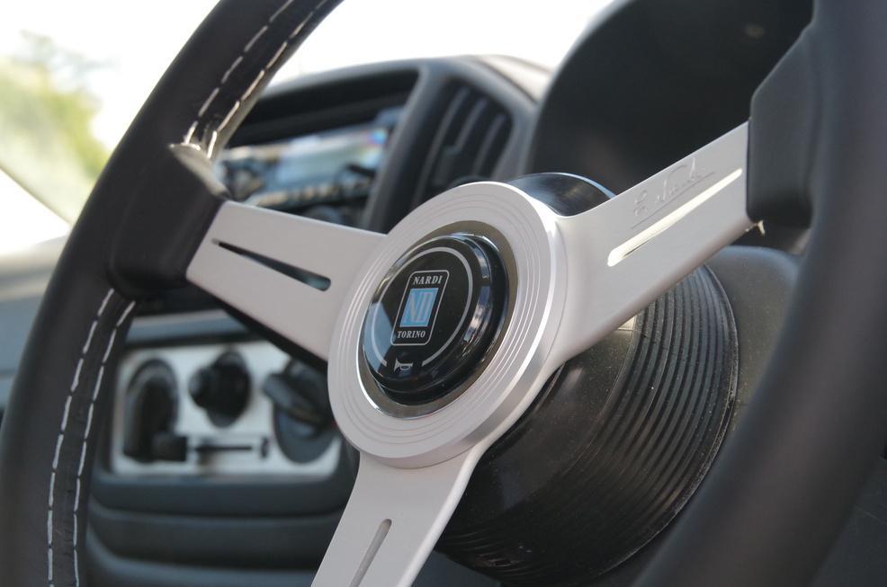 NARDI CLASSIC LEATHER ブラックレザー＆シルバースポーク のパーツ