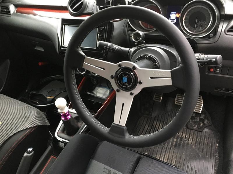 NARDI CLASSIC LEATHER ブラックレザー＆シルバースポーク のパーツ