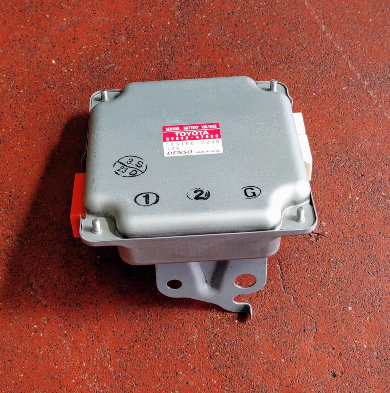 トヨタ(純正) ボルテージセンサー のパーツレビュー | プリウスα G's