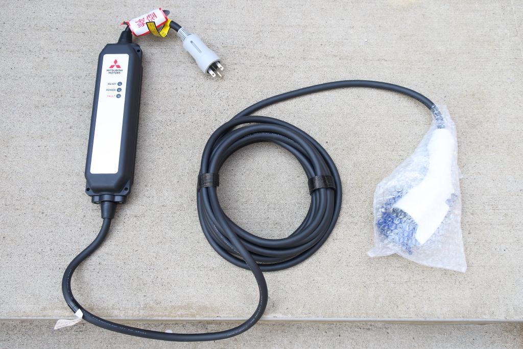 三菱自動車(純正) 充電ケーブル のパーツレビュー | エクリプスクロス