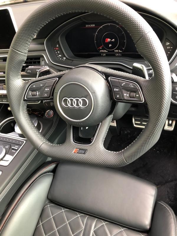 Audi純正(アウディ) フラットボトムステアリング のパーツレビュー