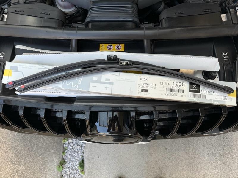 メルセデス・ベンツ(純正) フロントワイパー(A205 820 46 03) のパーツ