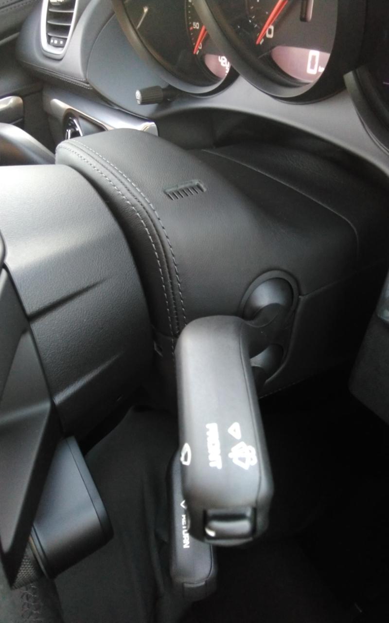 ポルシェ(純正) ステアリングコラムレザー仕上げ のパーツレビュー