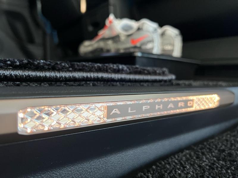 トヨタ(純正) スカッフイルミネーション(ダイヤモンドカット) のパーツ