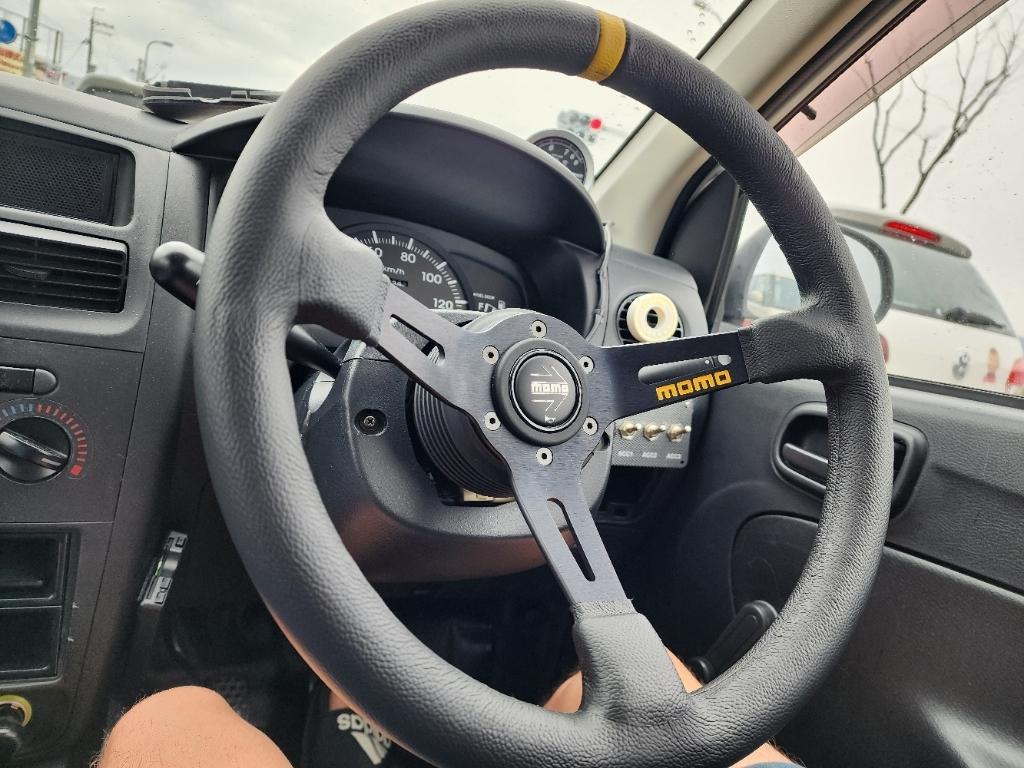 momo MOD.08 レザー/ブラックスポーク のパーツレビュー | ミラバン