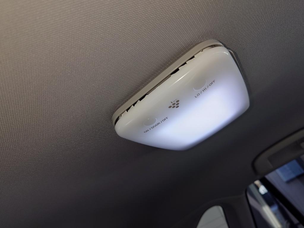 トヨタ(純正) プラズマクラスター搭載LEDルームランプ のパーツ