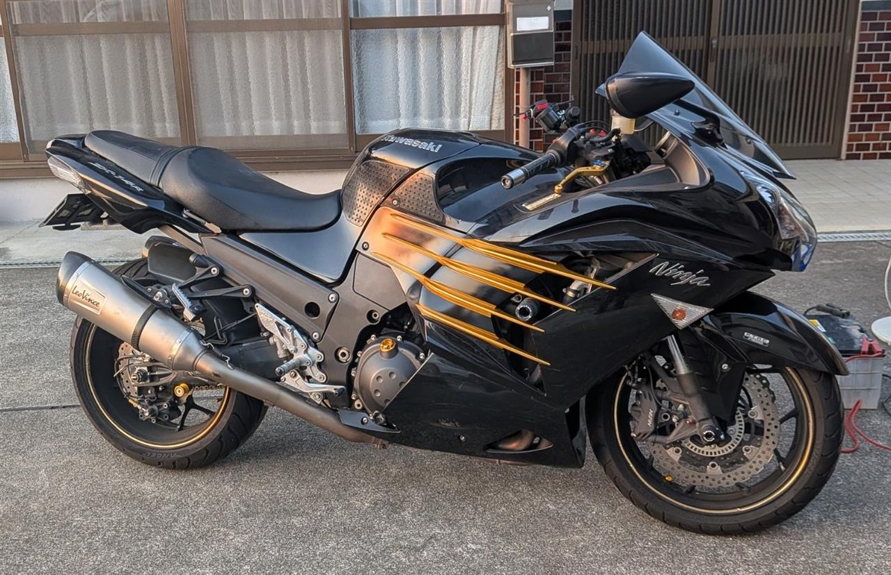 ZX-14Rのサイドフィンを塗装した話｜あすかるのブログ｜あすかるの