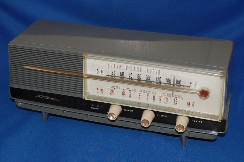 シャープ 早川電機工業 真空管ラジオ UN-141 ｜覆面えるのブログ