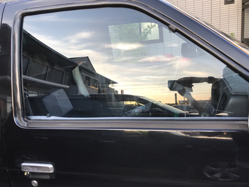 フロントドア ガラスランラバー（ガラスランチャンネル）交換（日産