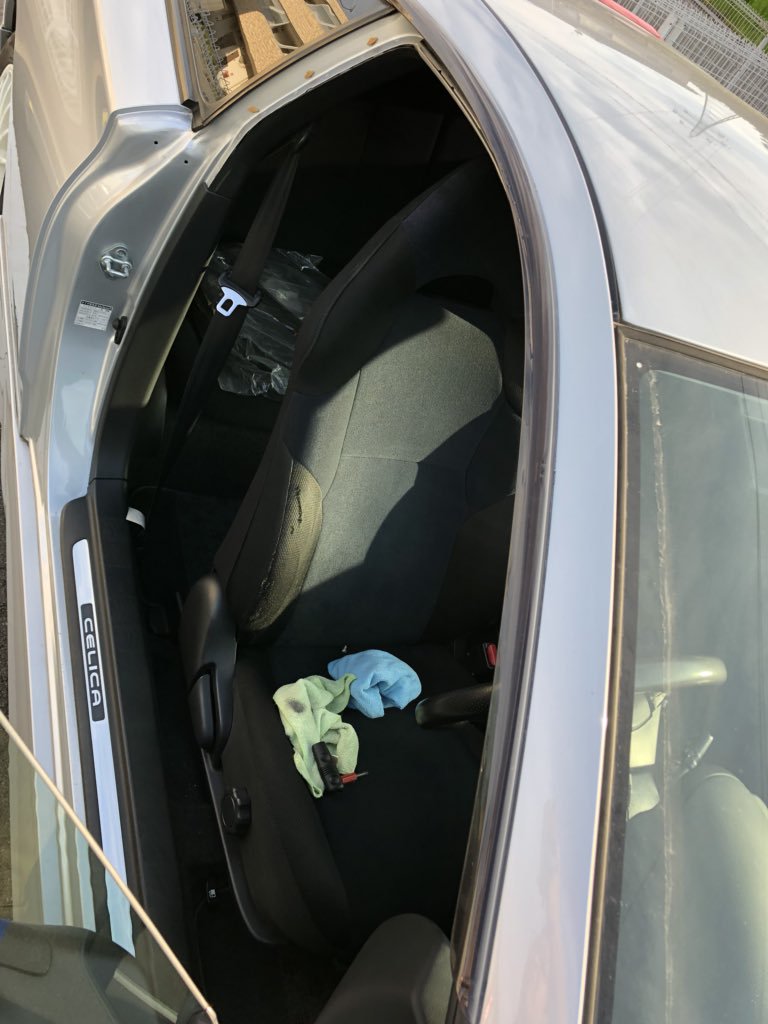 ドアバイザー取付＆ドア上ウェザーストリップ交換（トヨタ セリカ