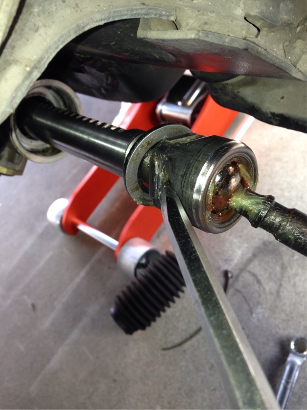 ステアリングラックエンド交換 その1（日産 スカイラインGT‐R・R32