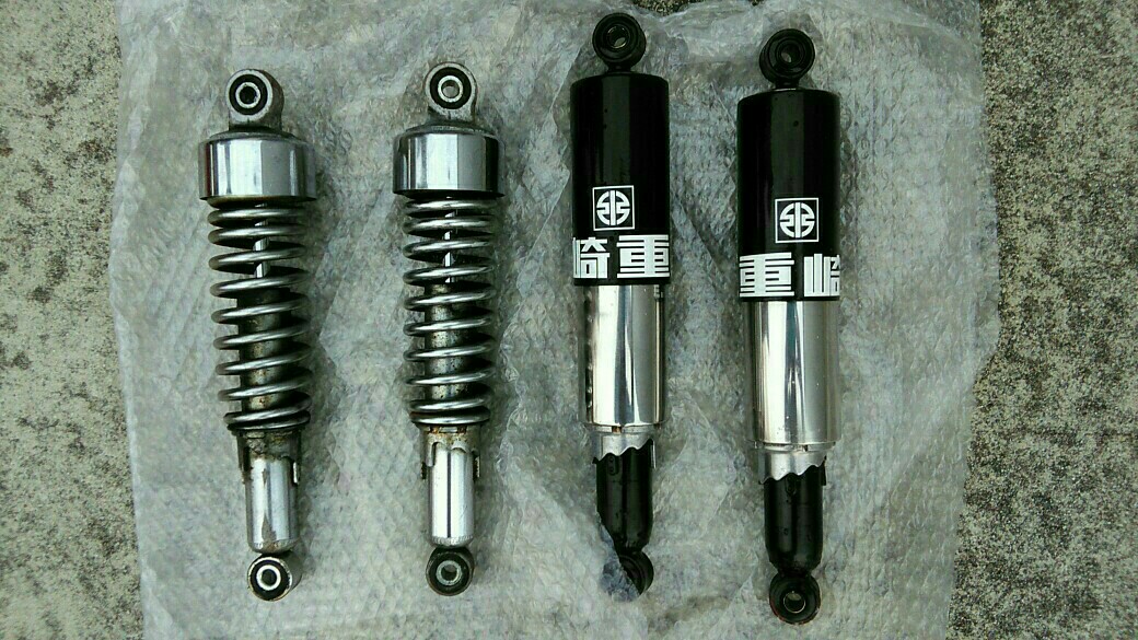 ライトブルーエストレヤ SR400用フルカバーリアサス交換①（カワサキ