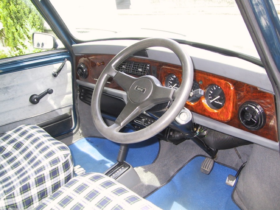 MOMOステアリングに交換（ローバー ミニ・MK IX）by KENUMA - みんカラ