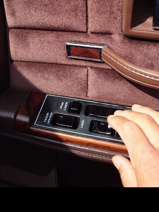 パワーウィンドウ修理（日産 セドリックワゴン・Y30）by ゲットー