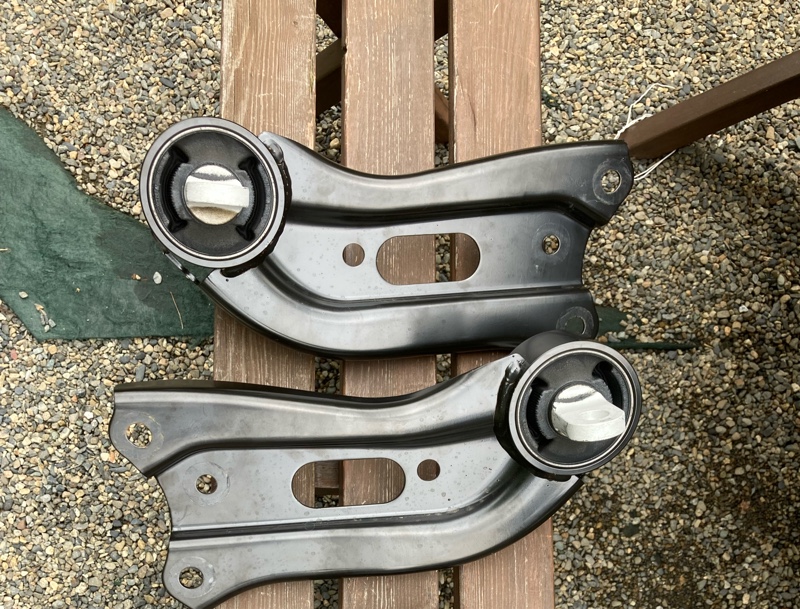 30アルヴェル 純正加工 スウィングアーム 本物 30アルファード、ヴェル