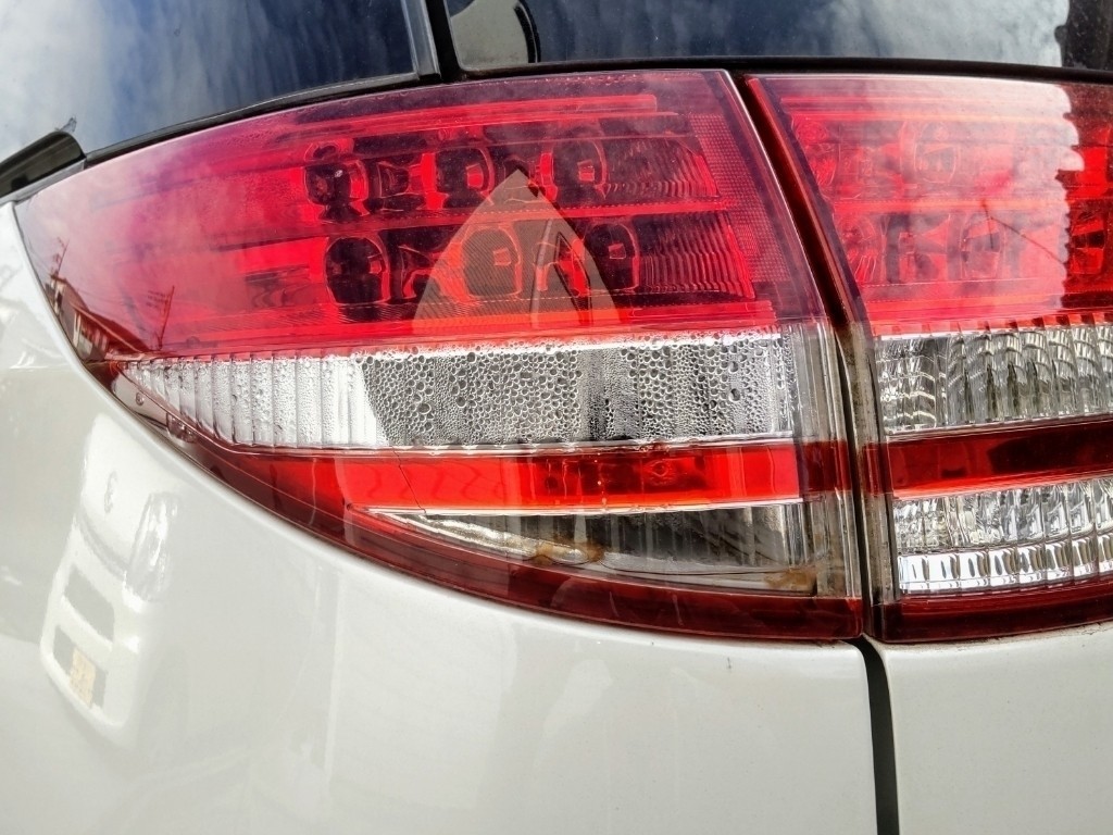 テールライト交換（中期化）（トヨタ エスティマ・50系）by ヘロヒロ