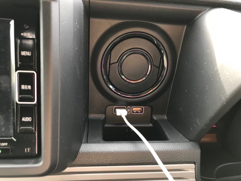 運転席側 純正USBチャージャー取り付け（ホンダ N-VAN+スタイル・JJ1/2