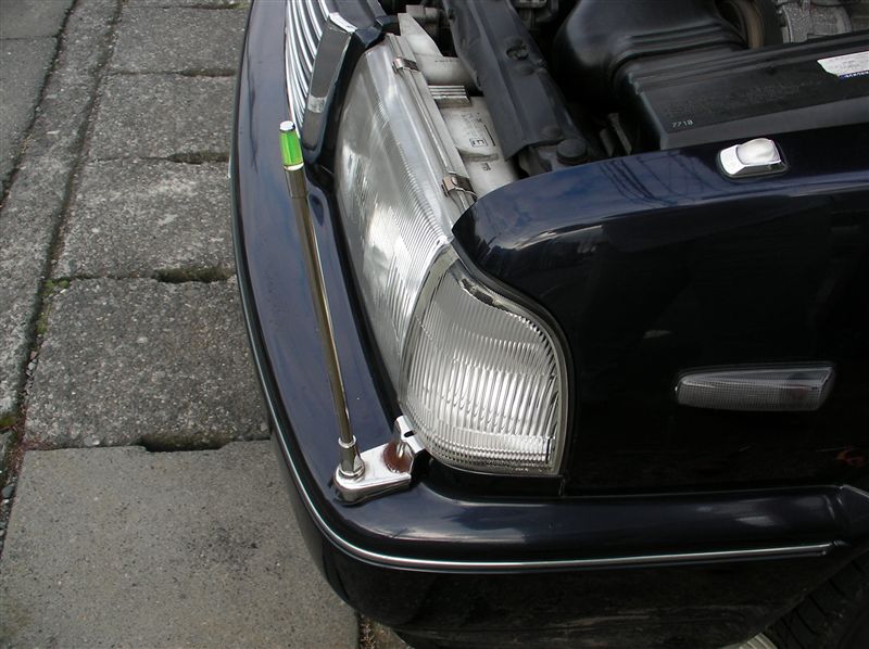 フラッグポールの取り付け（日産 セドリックセダン・Y31）by 藤蔵交通