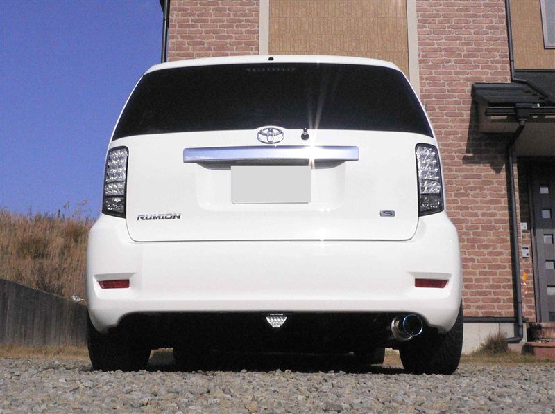 サンダーテールに交換（トヨタ カローラルミオン・E150系）by リフト