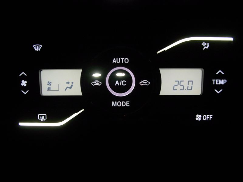エアコンパネルLED打ち替え(アンバー⇒ホワイト)（トヨタ カローラ