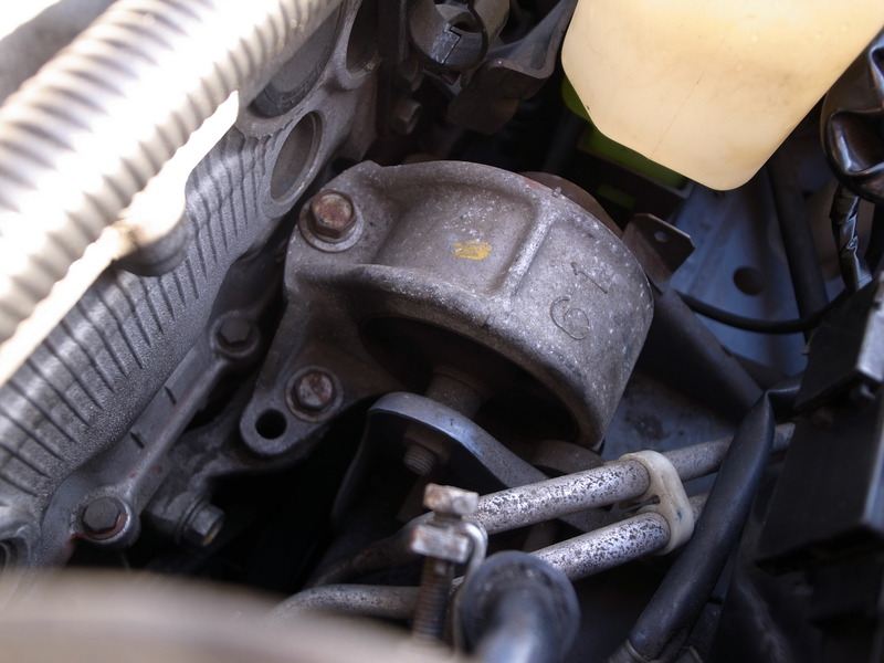 エンジンマウント 11210-1M900 交換 （日産 ラシーン・NB14）by 白い変