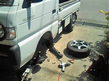 完成した車高調を取り付けよう。（スズキ キャリイトラック・DC51T