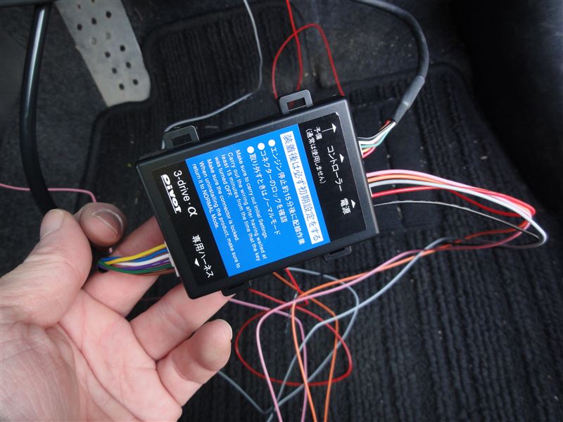 E12ノート・pivot 3-drive α スロコン取付①（日産 ノート・E12）by