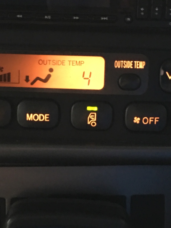 エアコンパネル電球交換（日野 プロフィア）by 想パパ（ちいち