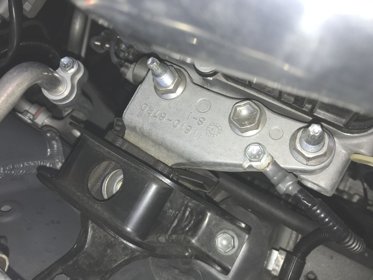 純正エンジンマウント不具合_その4右側_zc33s(6MT)スイスポ（スズキ