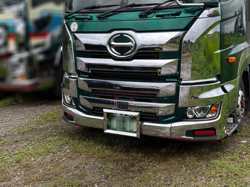 40mm角おこしナンバー枠取付け〜（日野 プロフィア・2代目）by