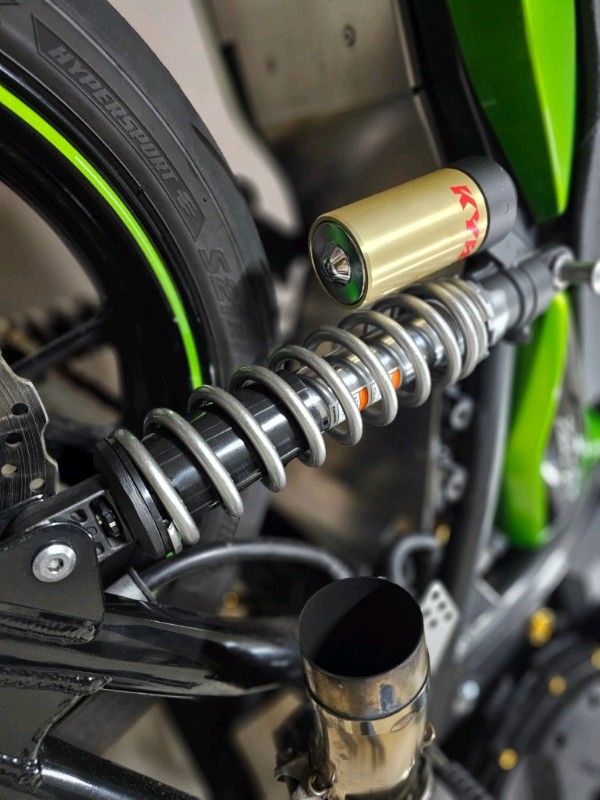KYB純正リアサスペンション交換(新車外し)（カワサキ ZRX1200 DAEG）by