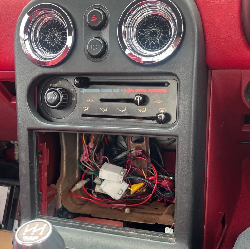 デフィ 追加メーター 水温計 インマニ計 電圧計 時計。（マツダ