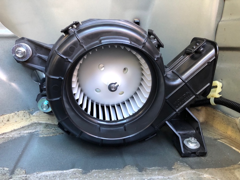 IMAクーリングファン交換（ホンダ インサイト・ZE2/3）by kotora331