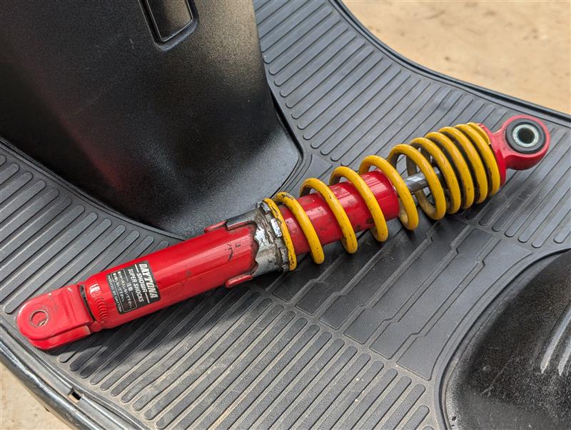 2NA チャンプRS リアサスペンションの交換（ヤマハ チャンプRS）by al