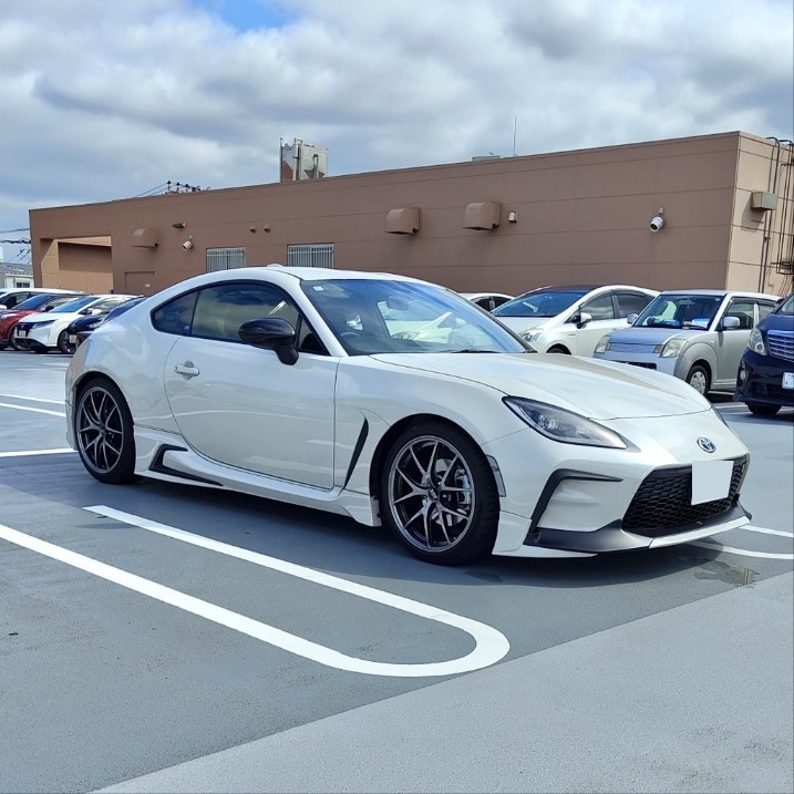 GROWダウンサス装着。メーカーオプションのザックスと組み合わせました