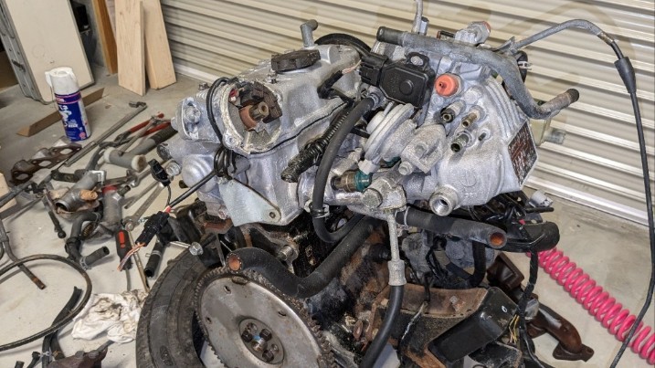 F6A積替え計画①引き揚げてきたエンジン補機類をバラす （スズキ