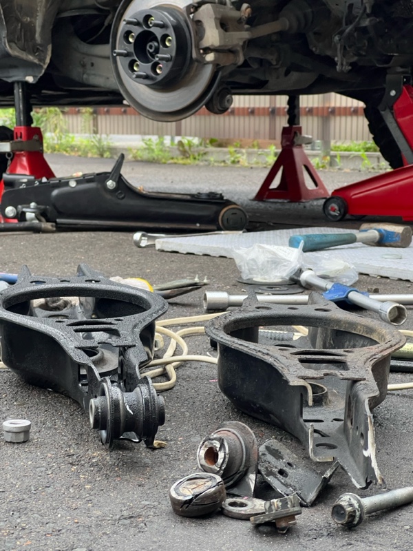 リアロアアーム交換（トヨタ プリウス・50系）by ぴぽぽ39 - みんカラ