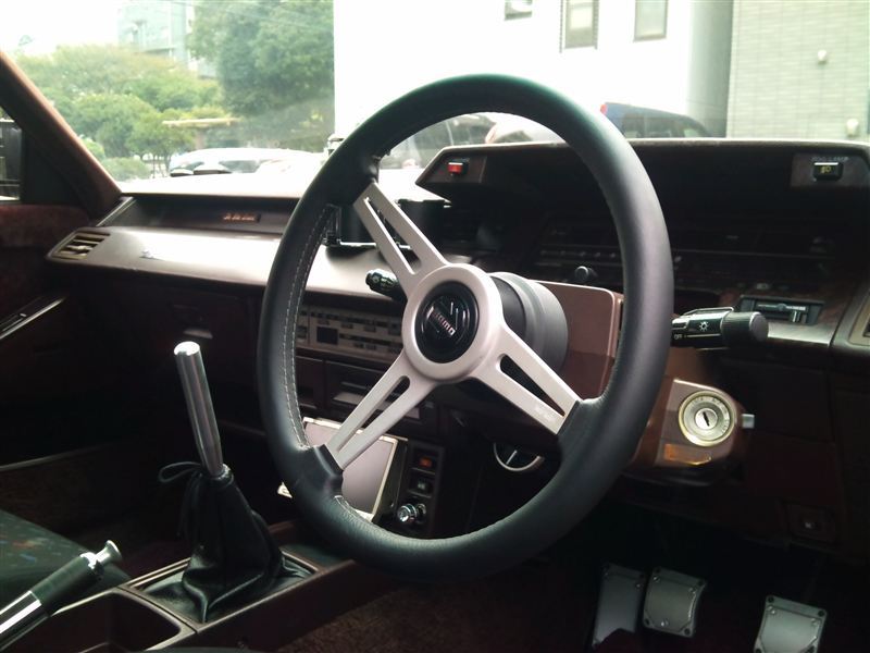 Retro Steering Wheel momo(モモ)のステアリングの口コミ・パーツ