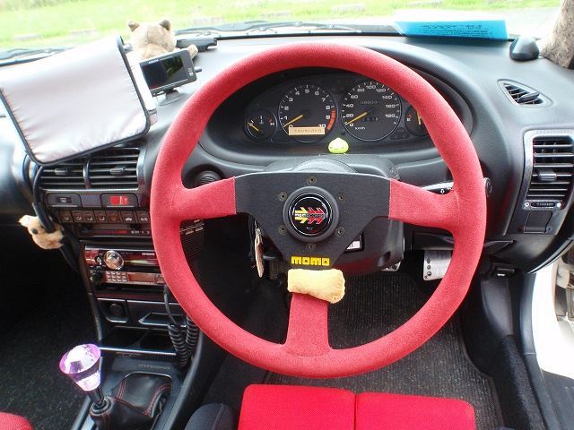 MOD.78 レッドスエード momo(モモ)のステアリングの口コミ・パーツ