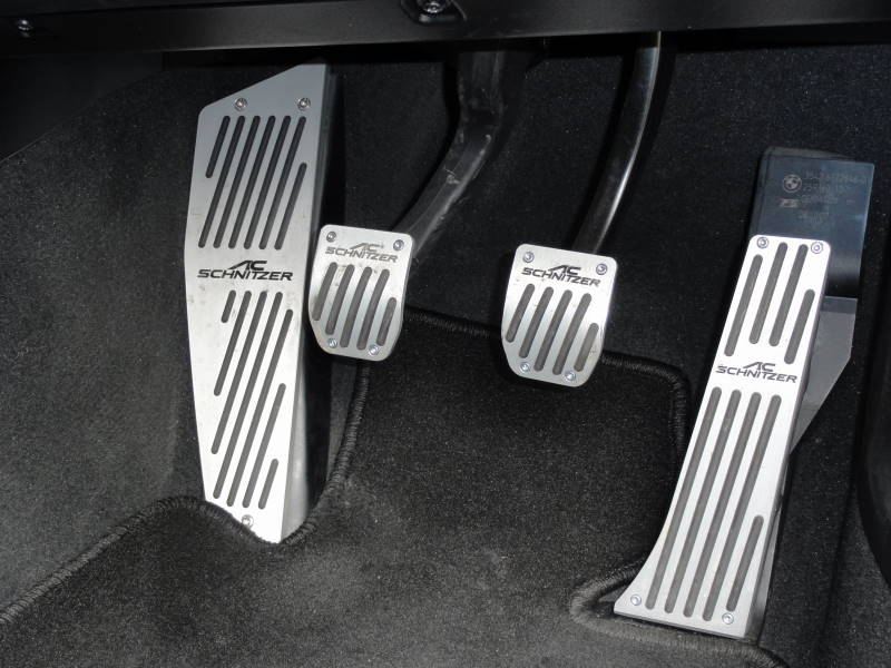 アルミペダル&フットレスト AC SCHNITZER(エーシーシュニッツアー)の