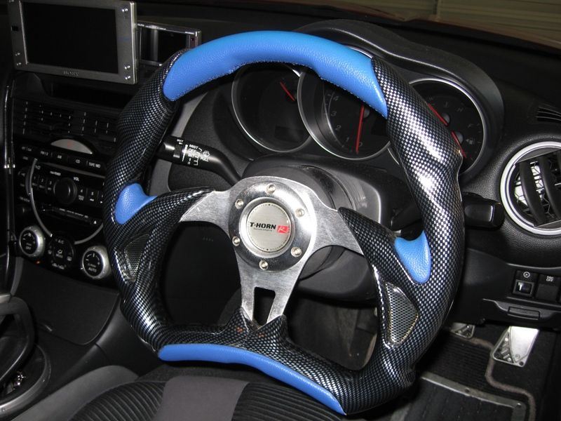 X4 limited edition SIMONI RACING(シモーニレーシング)のステアリング