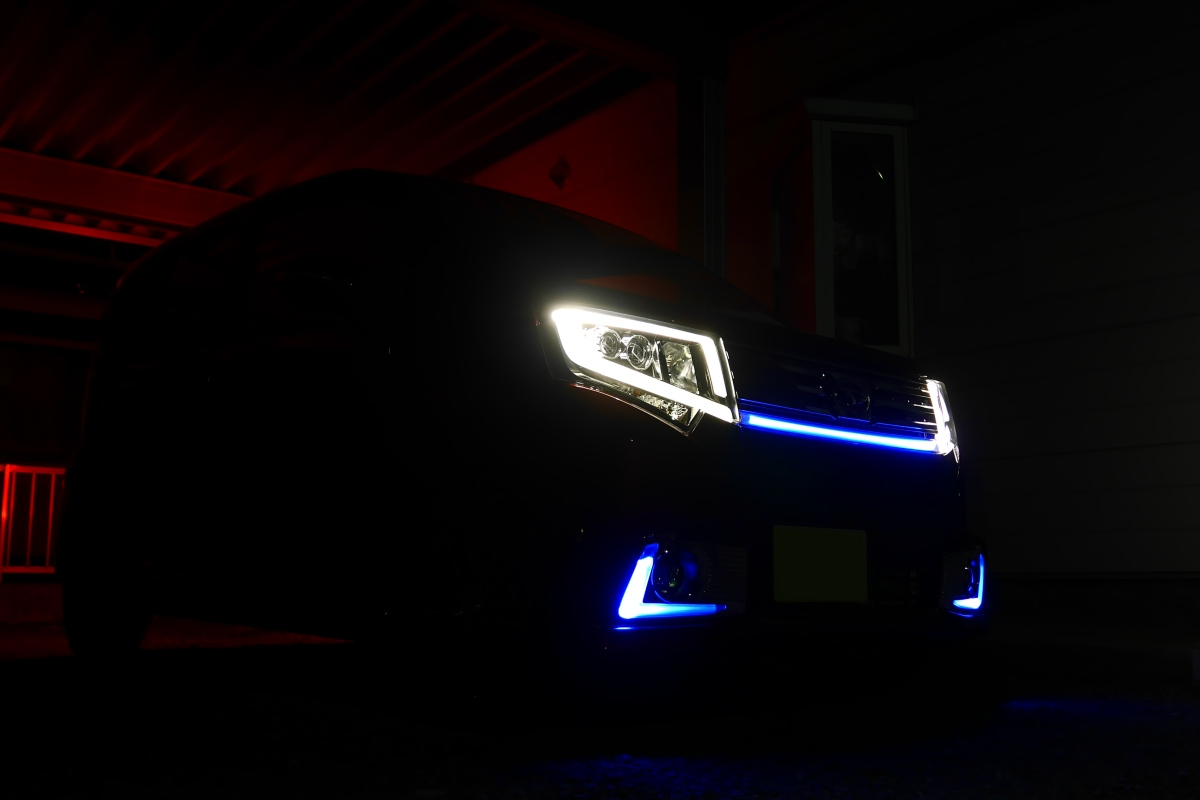 ダイハツ(純正) フロントLEDイルミネーションランプ(ブルー) のパーツ
