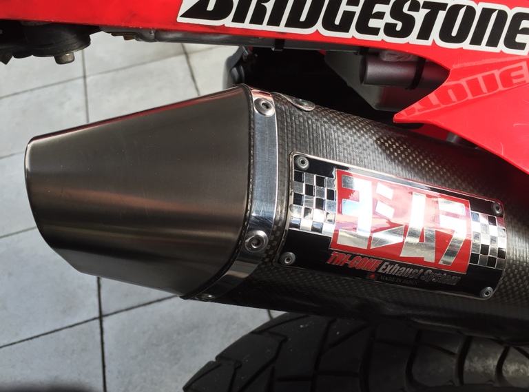ヨシムラ トライコーンマフラー のパーツレビュー | XR50 モタード